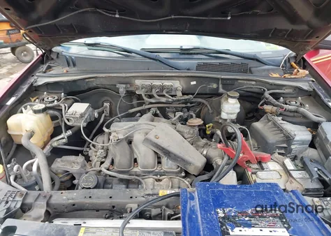 2008 Ford Escape Xlt z USA, uszkodzony, nr VIN 1FMCU93148KB10412